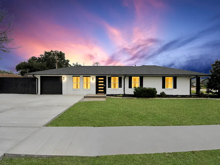 Woodcrest Dr — Photo 43