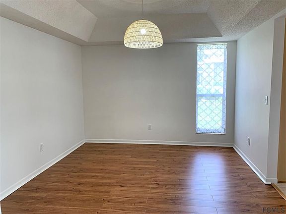 3rd image of 3 Oxford Ln #3