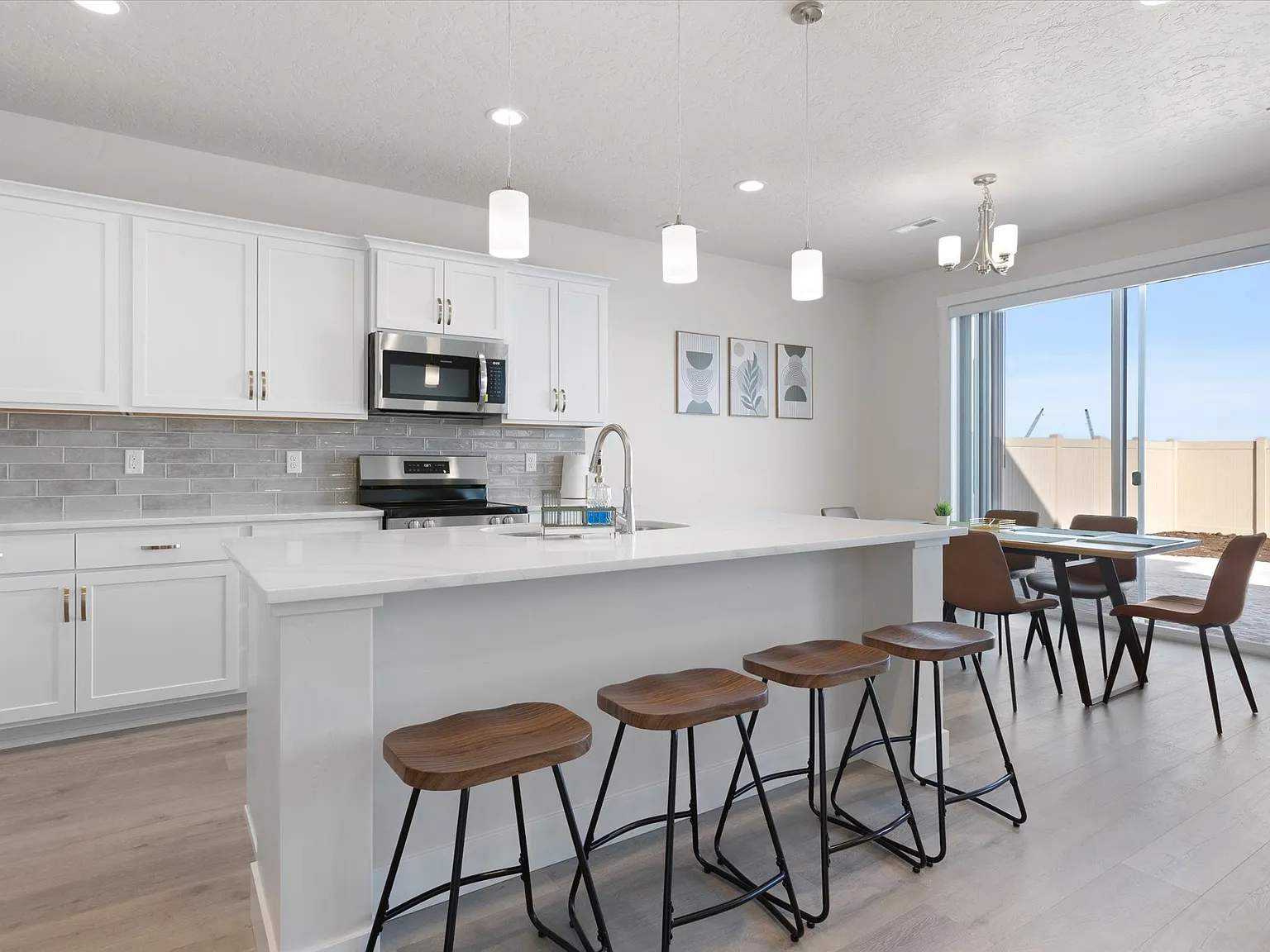 4 bed, 2.5 bath, 2078 sqft, $5,000 — Photo 4
