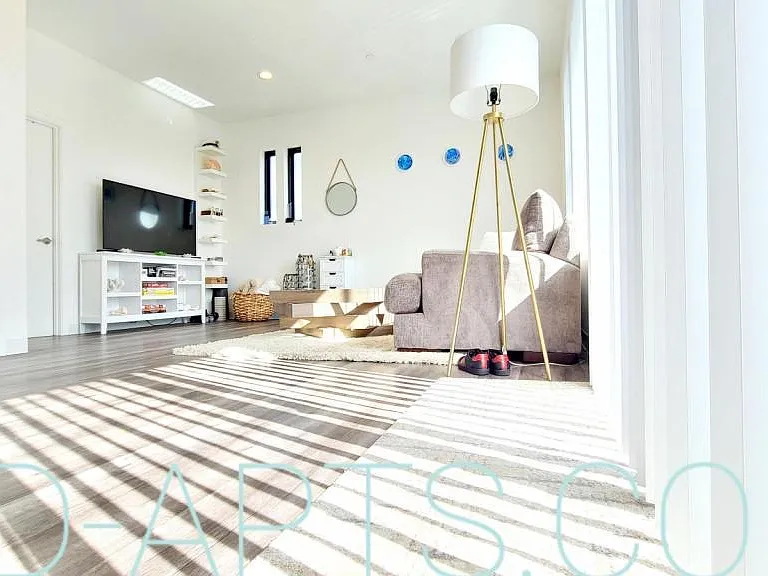 3953 1st Ave #3 — Photo 2