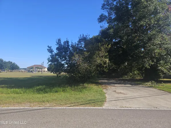 11044 Pin Oak Dr, Biloxi, MS 39532
