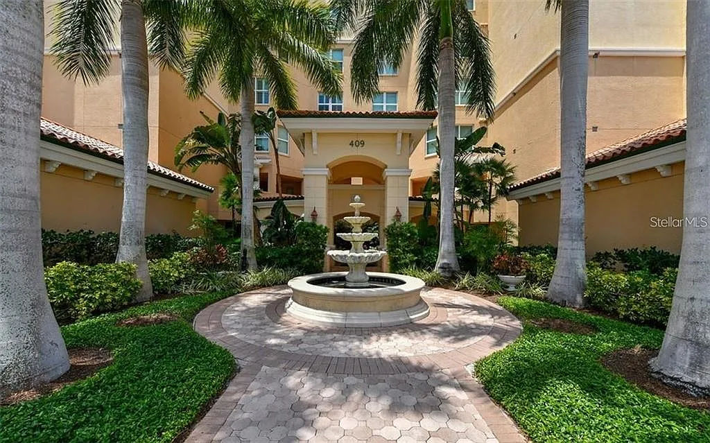 3 bed, 3.0 bath, 2055 sqft, $4,200 — Photo 1