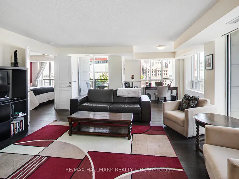 140 Simcoe St #Penthouse 09 — Photo 1