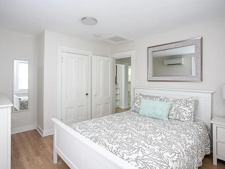 111 Aquidneck Ave — Photo 11