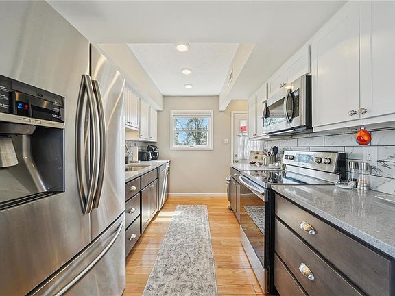 5th image of 9046 W Swan Cir