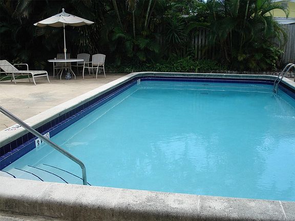4th image of 510 SW 15th Street #206