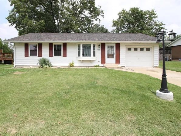 1204 Sir Lancelot Ln, Godfrey, IL 62035