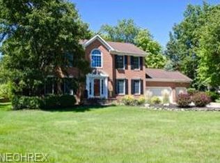 8700 Pointe Dr, Broadview Heights, OH 44147