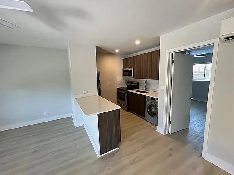1273 NE 38th St #3 — Photo 8