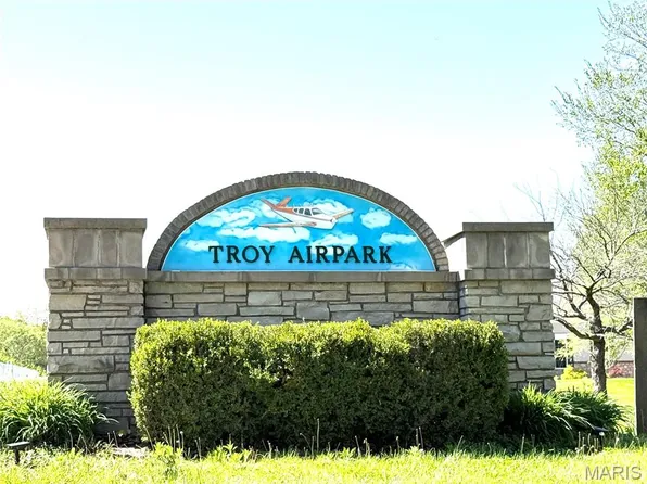 431 Piper Ct, Troy, MO 63379