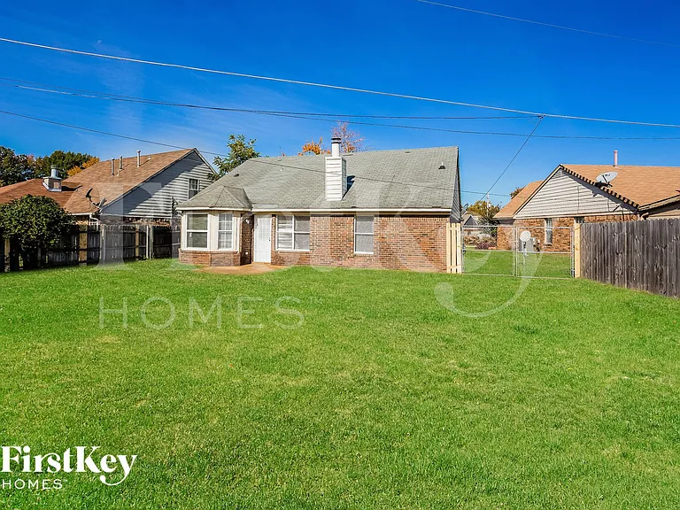 4668 Amanda Oaks Cir S — Photo 15