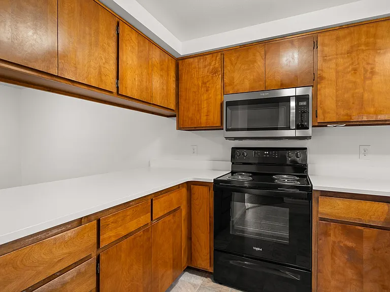 Talent Parkside Apartments — Photo 37