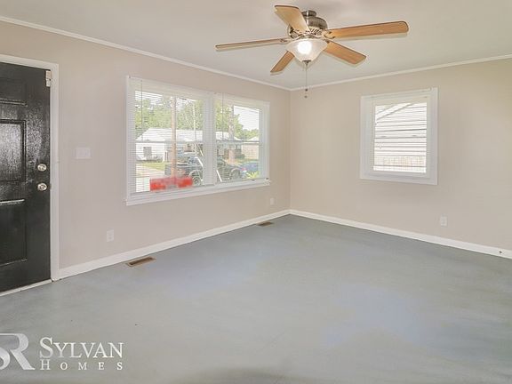 3rd image of 102 Laurie Ln