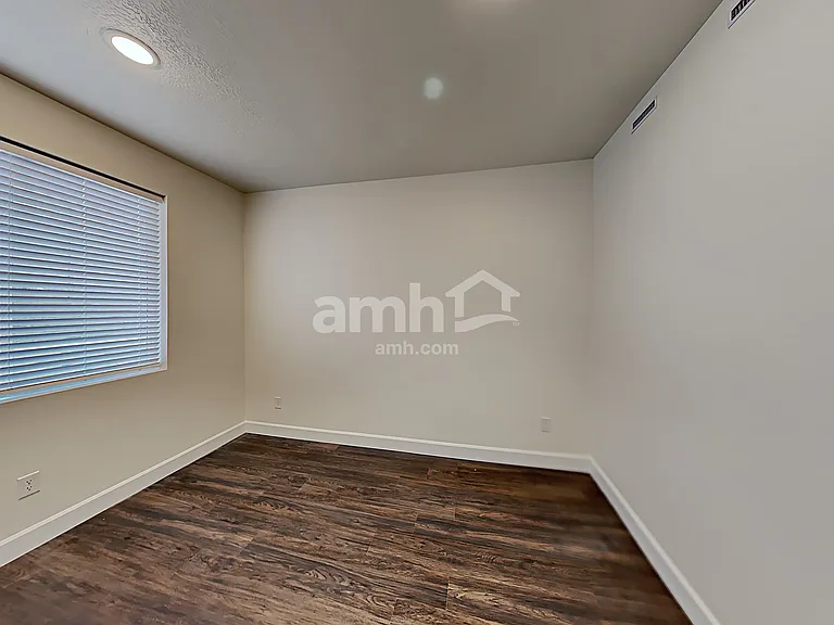 4404 N Poplar St — Photo 13