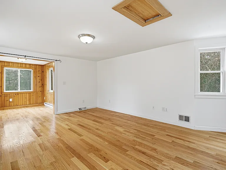 724 Linwood St — Photo 7