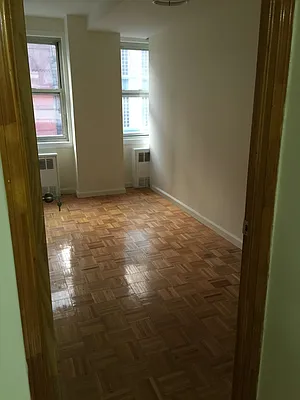 Rented by Chase Global Realty Corp | media 17