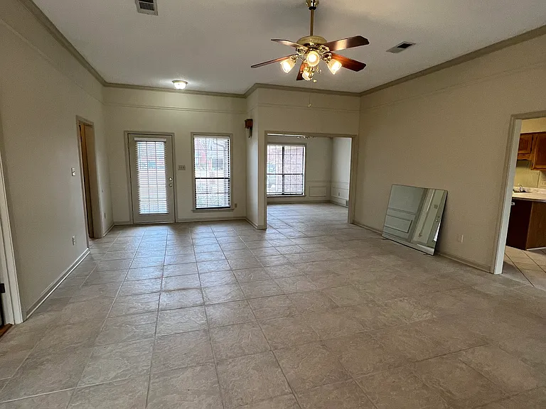 3433 Sunswept Dr — Photo 3