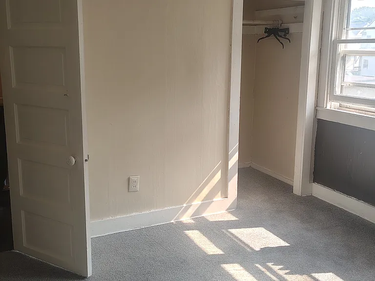 1062 Broadway Ave NW — Photo 16
