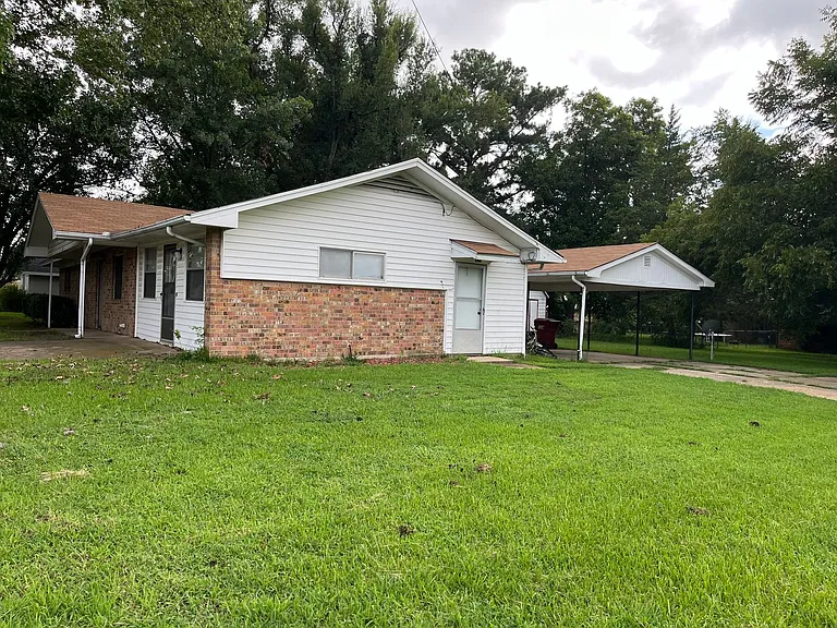 200 Robin Way St — Photo 2