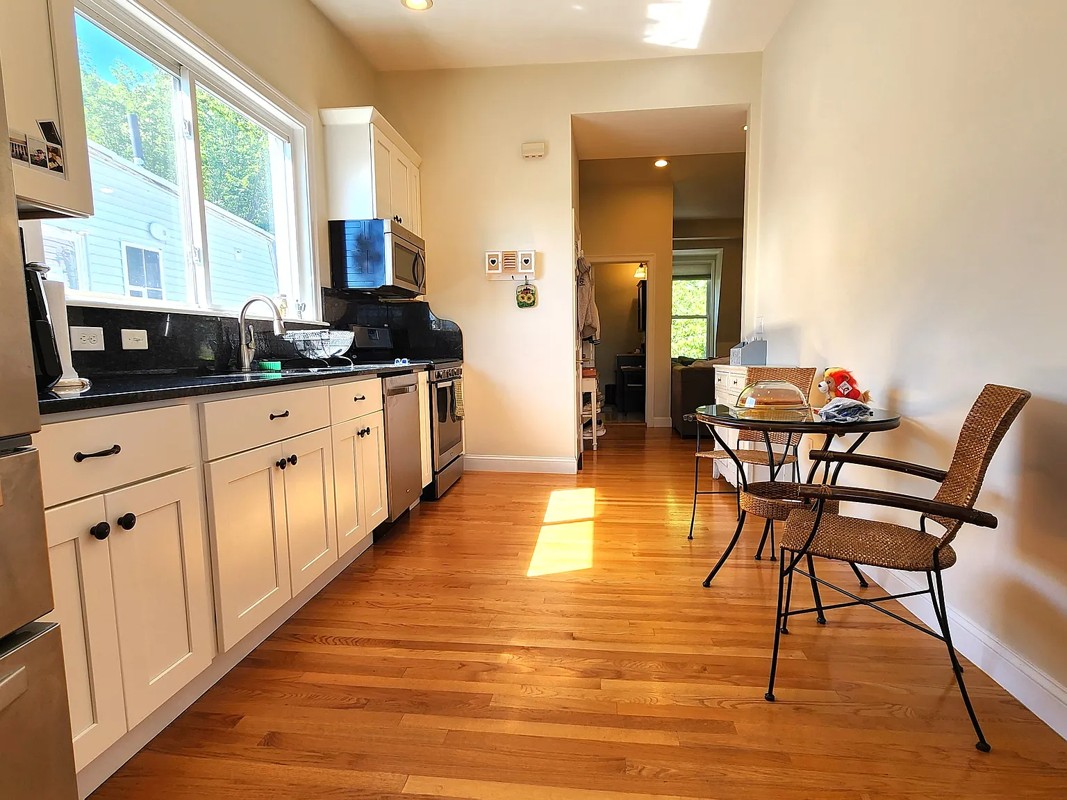 1 bed, 700 sqft, $3,300 — Photo 2