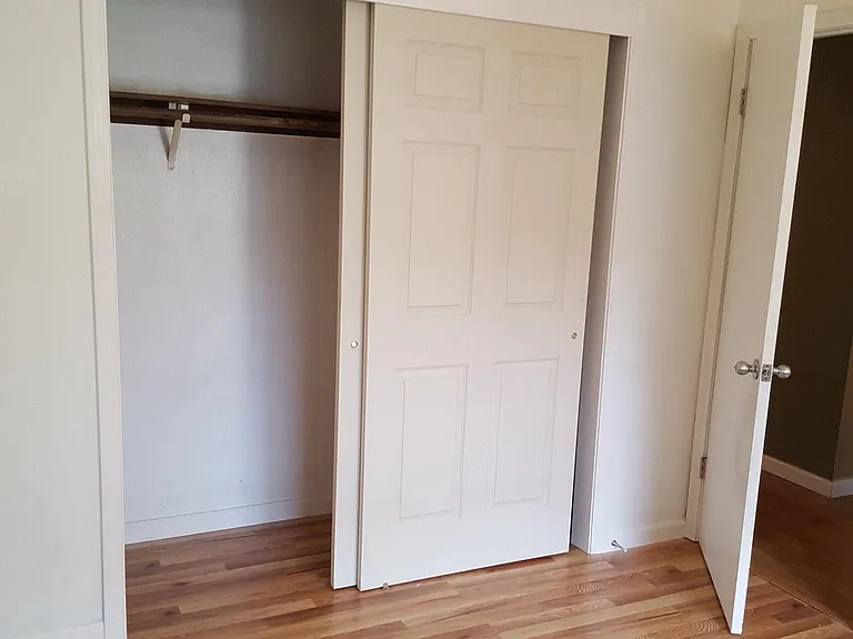 5844 NE 75th St #D-105 — Photo 16