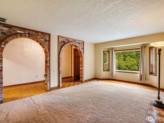 4th image of 325 62nd Avenue E