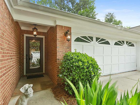 4th image of 205 Stratford Way