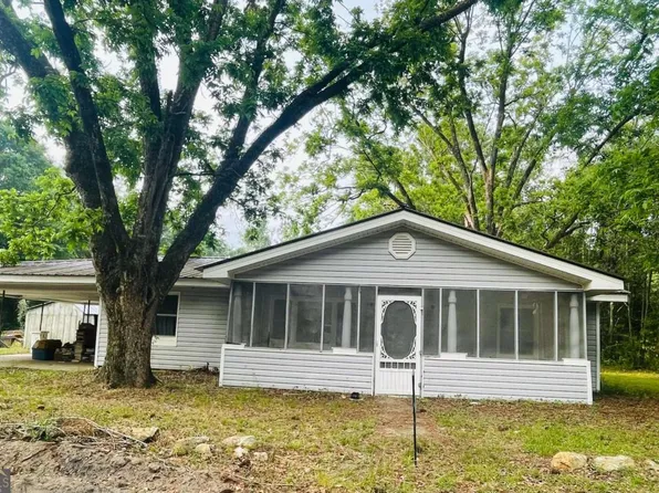 74 Teague Ln, Glennville, GA 30427