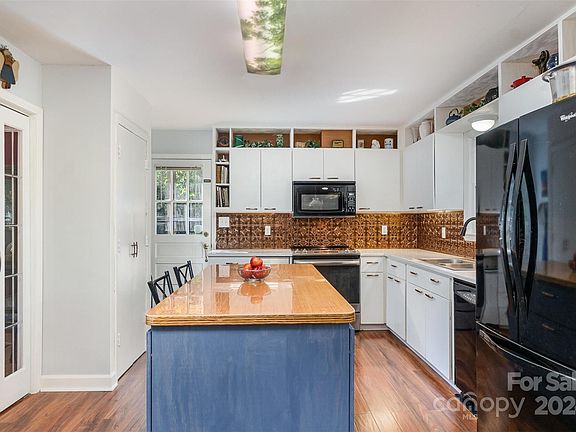 4th image of 7345 Oakwood Ln