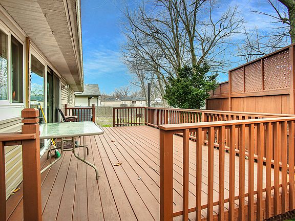 4th image of 25 S Cedar Ln