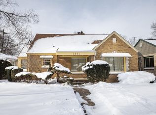 5665 N Milwaukee River Pkwy, Glendale, WI 53209