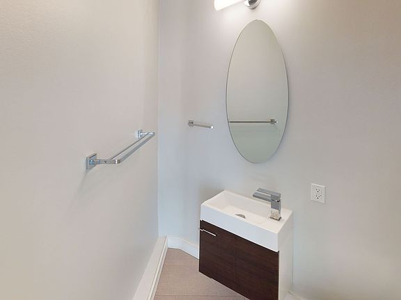 4th image of 136 Bronwood Ave #136