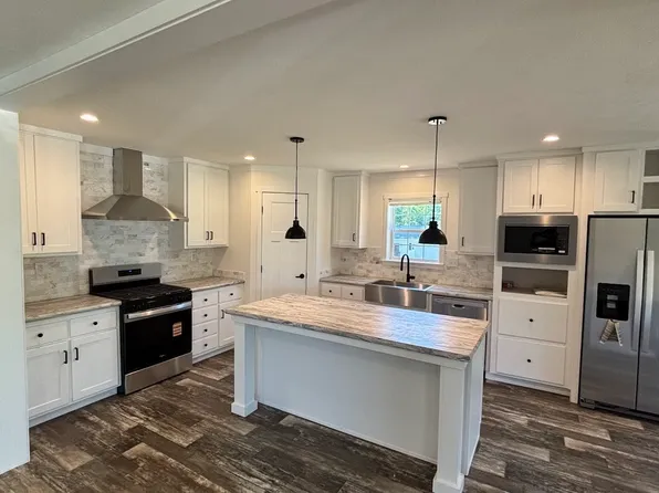 3 Rose Ln, Sturbridge, MA 01566