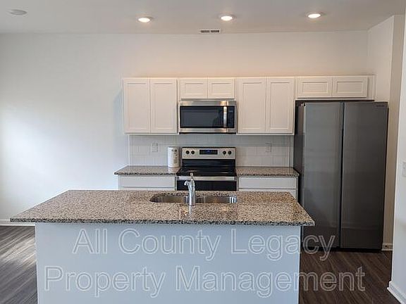 3rd image of 1100 Lossie Ln