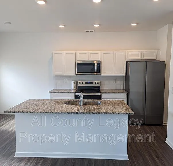 1100 Lossie Ln — Photo 4
