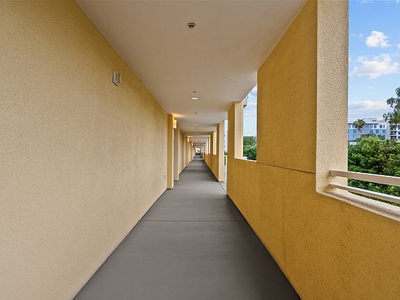 4th image of 21301 Erwin St Unit 206