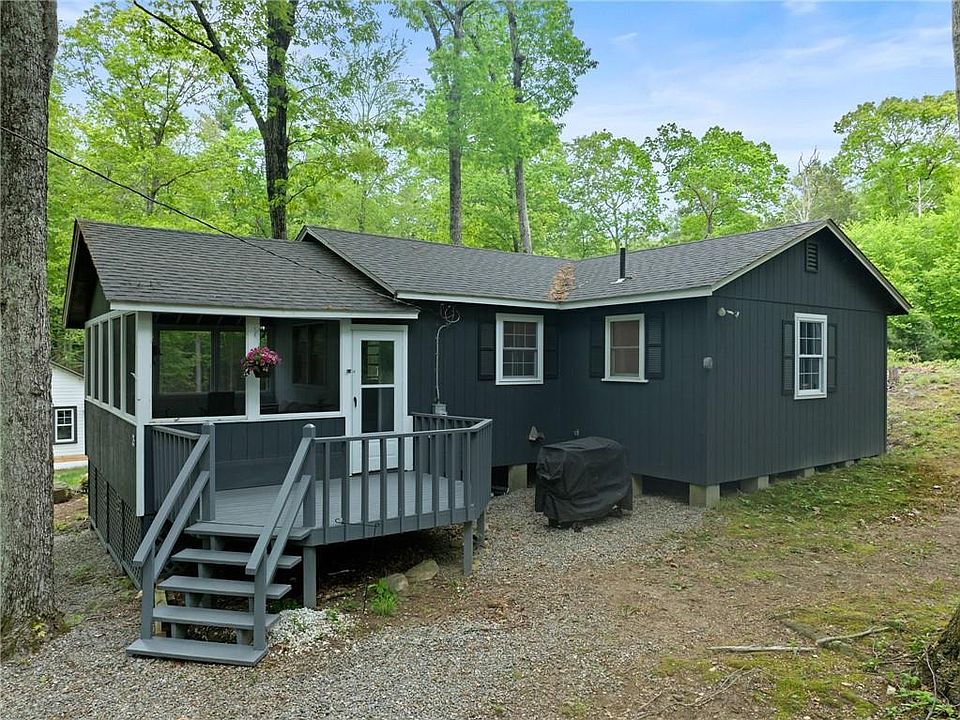 1st image of 25 Melissa Ln