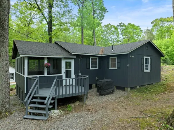 25 Melissa Ln, Pascoag, RI 02859