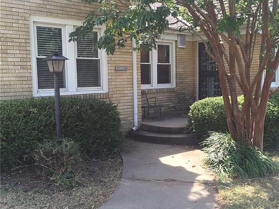 Beautiful walkup to the front door.