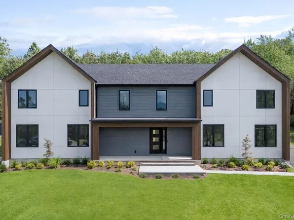 4 Warwick Isle Boulevard, Pine Island, NY 10969