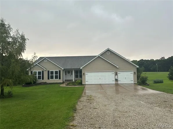 23507 Cabin Ridge Dr, Warrenton, MO 63383