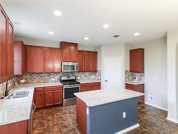3rd image of 5840 Sardinia Dr