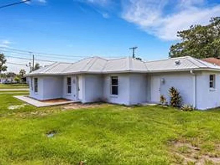 3100 W Reynolds St — Photo 2