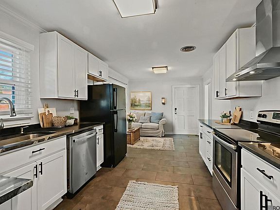 3rd image of 3651 Bird Heights Ave
