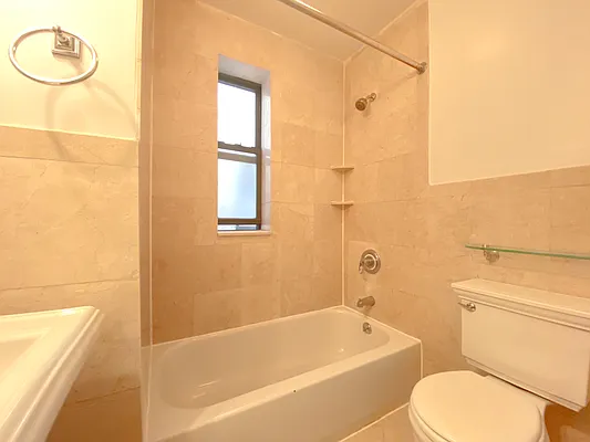 Rented by Nest Seekers International | media 12