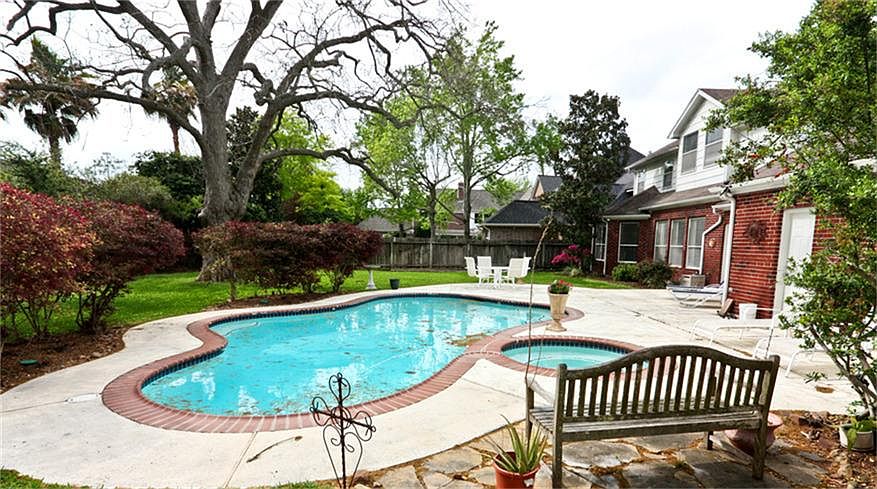 Pool, Patio, and plenty of yard for pets and play! Choose your Fun in the Sun.