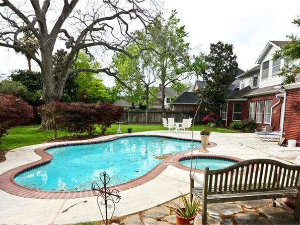 2111 Thompson Crossing Dr, Richmond, TX 77406