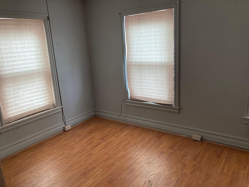 2nd image of 528 Harrison St