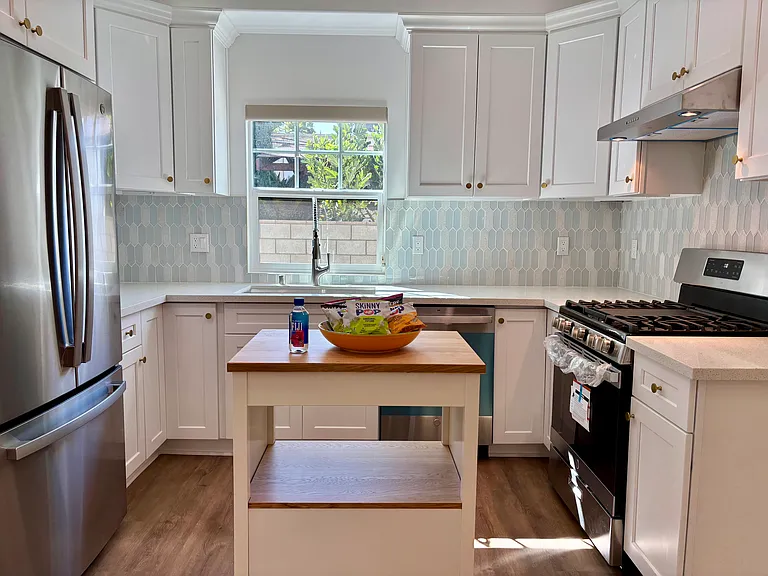 65 N Sierra Bonita Ave — Photo 2