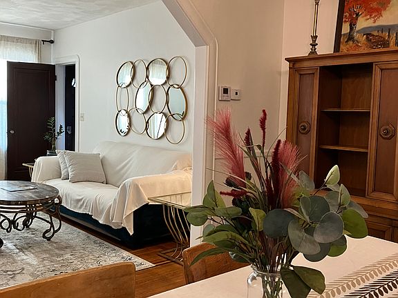 A glimpse to the living room from dining room